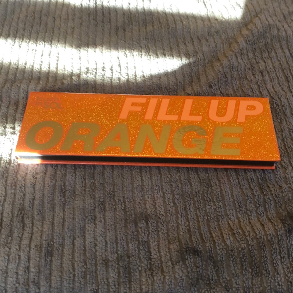 Touch in SOL orange eyeshadow palette